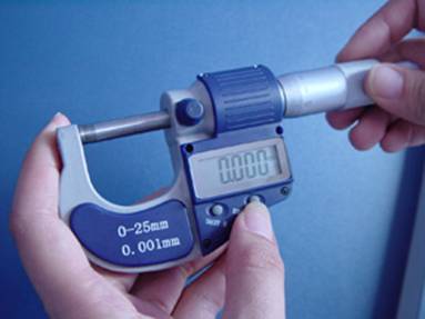 Use and Read Digital Micrometers